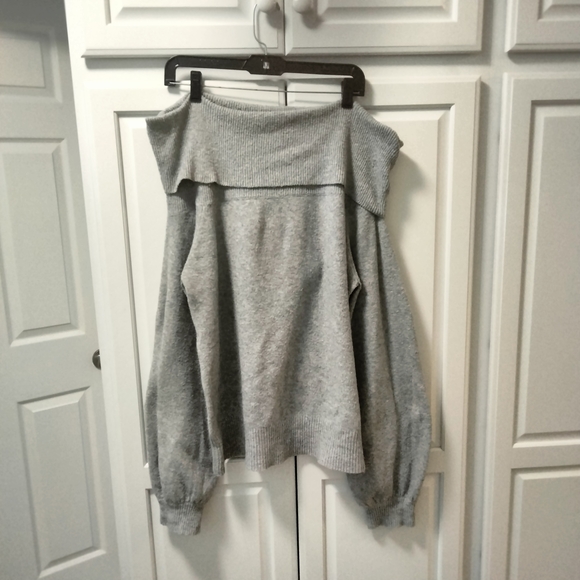 Forever 21 Light Gray Off-Shoulder Sweater - Picture 1 of 3